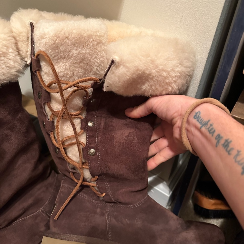 Ugg lace up boots - Picture 3 of 5